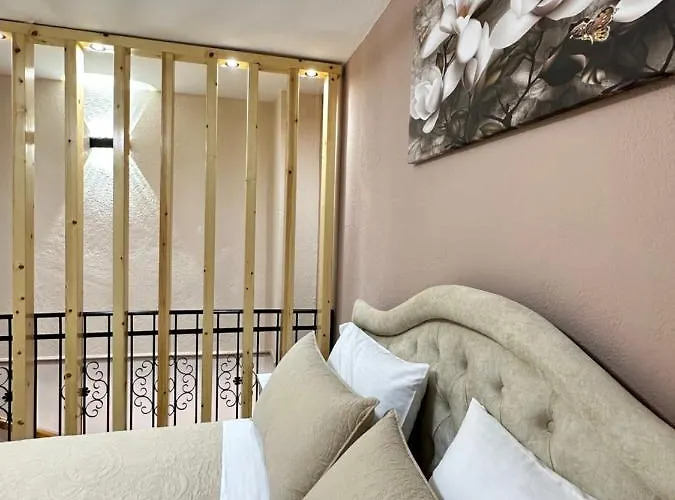 Duplex Mino, Pazari I Vjeter 科尔察